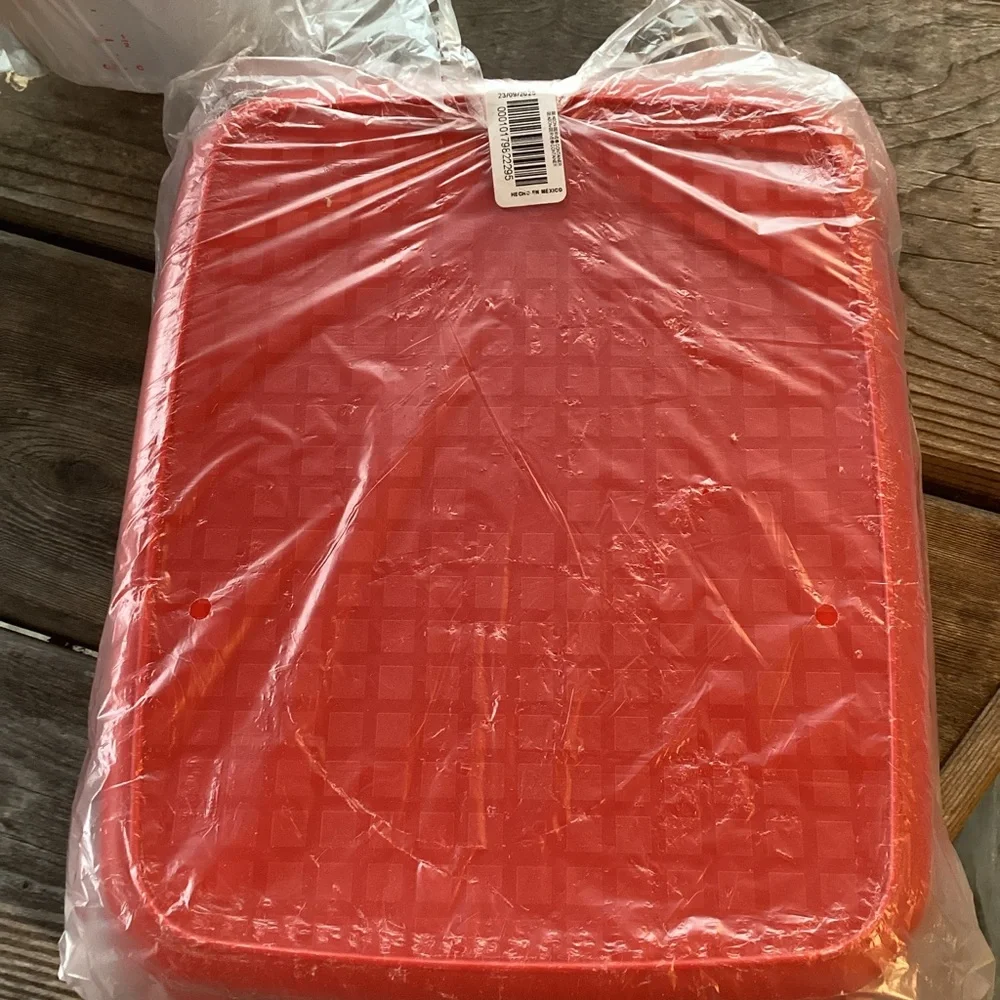 Tupperware Shake and Marinate Set in Red